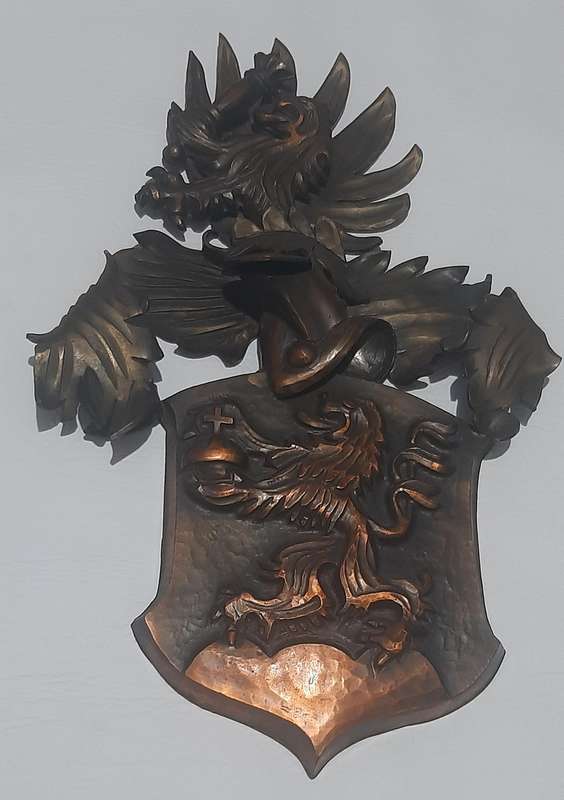 VINTAGE BRASS COAT OF ARMS WALL PLAQUE - INTRICATE HERALDIC DESIGN