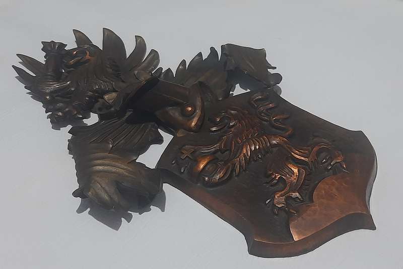 VINTAGE BRASS COAT OF ARMS WALL PLAQUE - INTRICATE HERALDIC DESIGN