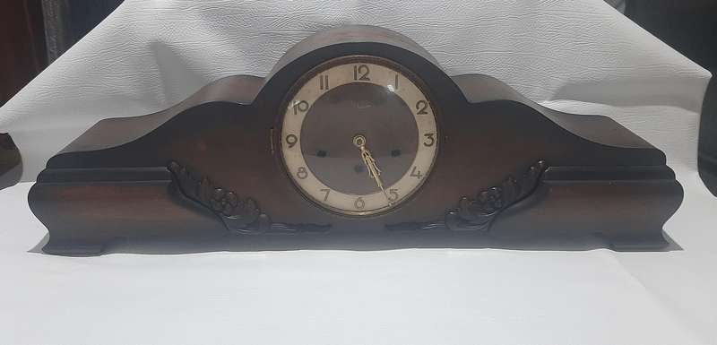 VINTAGE CYRANO MANTEL CLOCK - ORIGINAL WINDING KEY INCLUDED!!!