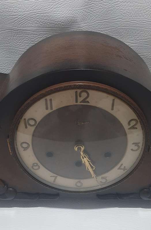 VINTAGE CYRANO MANTEL CLOCK - ORIGINAL WINDING KEY INCLUDED!!!