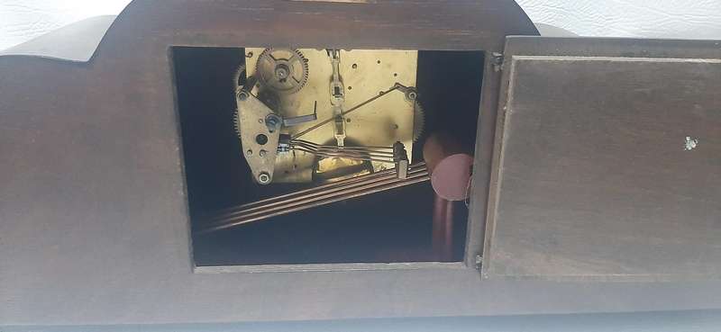 VINTAGE CYRANO MANTEL CLOCK - ORIGINAL WINDING KEY INCLUDED!!!