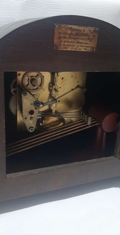 VINTAGE CYRANO MANTEL CLOCK - ORIGINAL WINDING KEY INCLUDED!!!