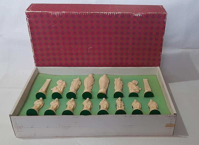 RARE ROMAN EMPIRE-THEMED CHESS SET - STUNNING DETAIL & LARGE SIZE (PIECES ONLY, NO BOARD)