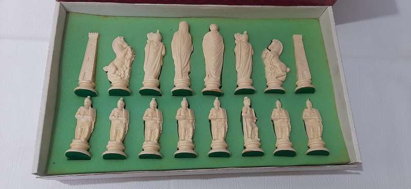 RARE ROMAN EMPIRE-THEMED CHESS SET - STUNNING DETAIL & LARGE SIZE (PIECES ONLY, NO BOARD)