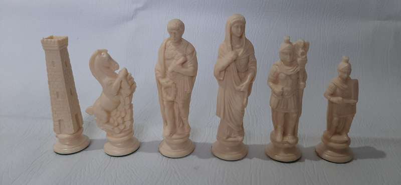 RARE ROMAN EMPIRE-THEMED CHESS SET - STUNNING DETAIL & LARGE SIZE (PIECES ONLY, NO BOARD)