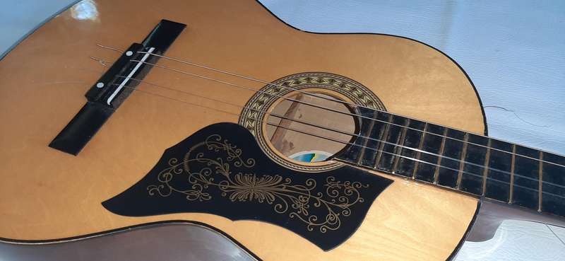 VINTAGE LARK CLASSICAL GUITAR - 1980'S SHANGHAI MODEL WITH ORIGINAL CASE