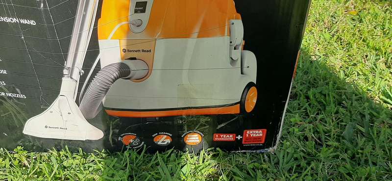BENNETT READ ONE WET & DRY VACUUM CLEANER - MINT CONDITION, ALL ATTACHMENTS + MANUALS!!!