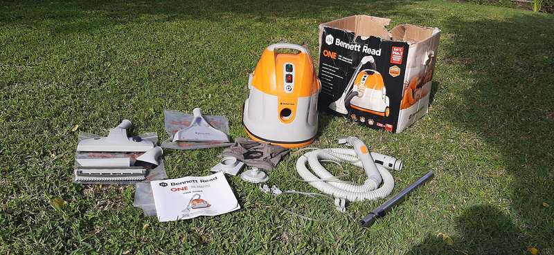 BENNETT READ ONE WET & DRY VACUUM CLEANER - MINT CONDITION, ALL ATTACHMENTS + MANUALS!!!
