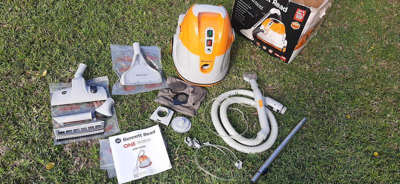 BENNETT READ ONE WET & DRY VACUUM CLEANER - MINT CONDITION, ALL ATTACHMENTS + MANUALS!!!