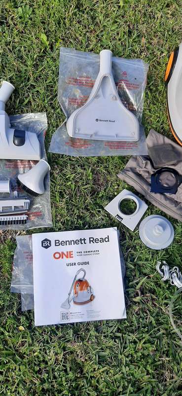 BENNETT READ ONE WET & DRY VACUUM CLEANER - MINT CONDITION, ALL ATTACHMENTS + MANUALS!!!