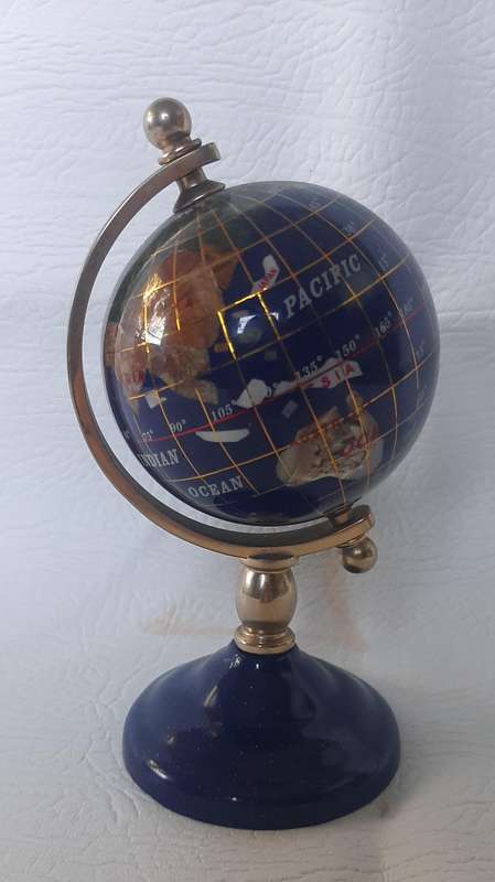 EXQUISITE SEMI-PRECIOUS STONE GLOBE - 15cm TALL MASTERPIECE