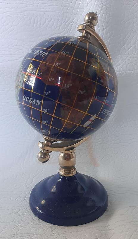 EXQUISITE SEMI-PRECIOUS STONE GLOBE - 15cm TALL MASTERPIECE