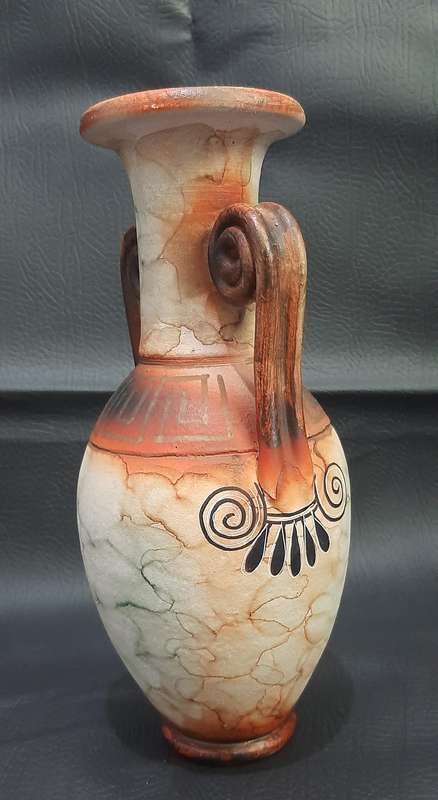 GREEK MYTHOLOGY-INSPIRED CERAMIC VASE  TIMELESS BEAUTY IN EXCELLENT CONDITION