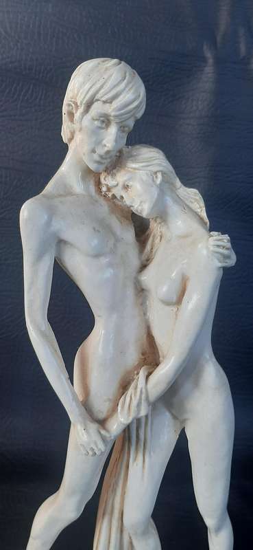 LOVERS EMBRACE  ROMANTIC HARD RESIN SCULPTURE WITH POETIC GRACE