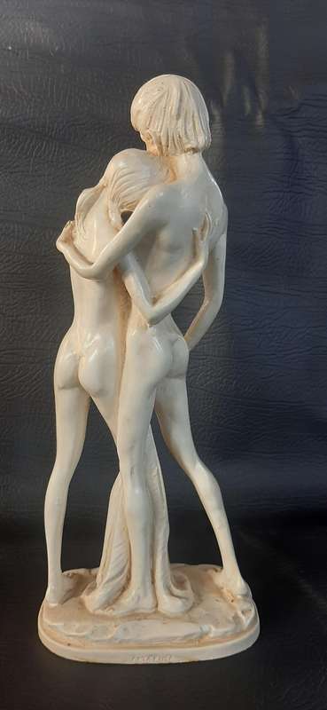 LOVERS EMBRACE  ROMANTIC HARD RESIN SCULPTURE WITH POETIC GRACE