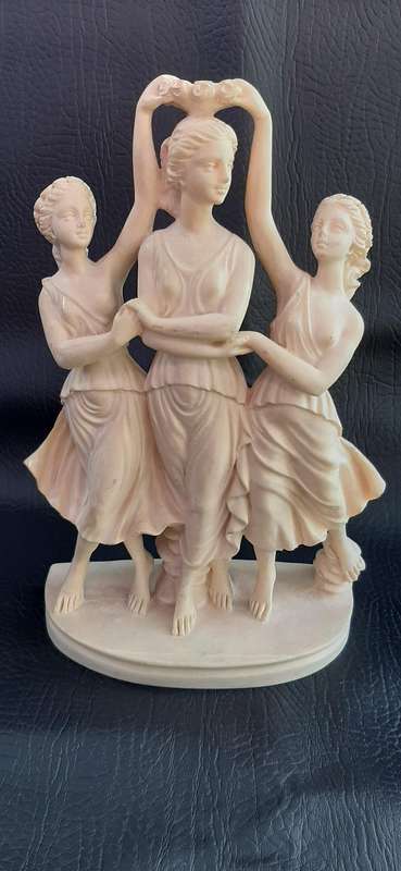 TRIUMVIRATE OF GRACE  A. SANTINI ITALIAN SCULPTURE IN MARBLE-LOOK RESIN (22CM)