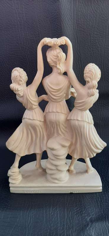TRIUMVIRATE OF GRACE  A. SANTINI ITALIAN SCULPTURE IN MARBLE-LOOK RESIN (22CM)