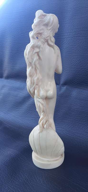 DIVINE BEAUTY PRESERVED  IVORINE VENUS STATUE (24.5 CM)