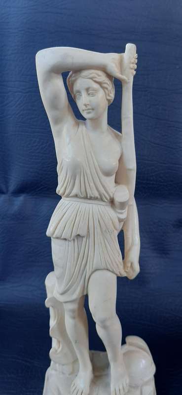 STATELY IN SILENCE  A. SANTINI ITALIAN STATUE (25 CM)