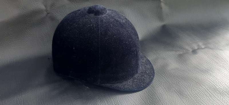 NAVY BLUE EQUESTRIAN RIDING HELMET  WEMBLEY ROLLING ROCK LINED, SIZE 57