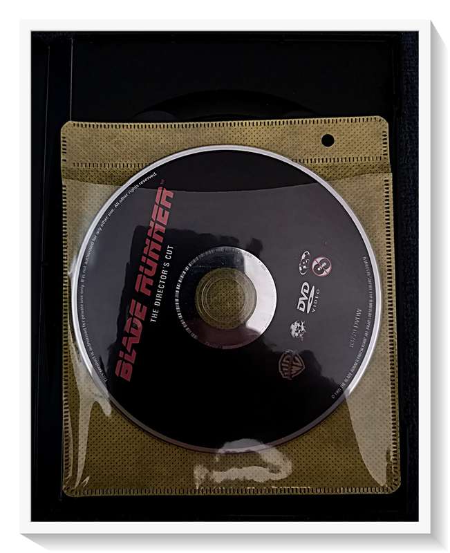 Bladerunner - DVD - Harrison Ford - Cult Classic - Casing and Disc in Very Good Condition *****