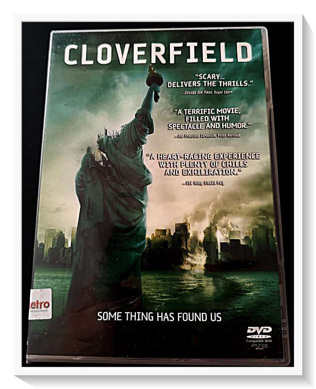 Cloverfield - SPECIAL FEATURES - Spectacular Sci-Fi Horror - DVD - PG13 - Disc & Casing VG+