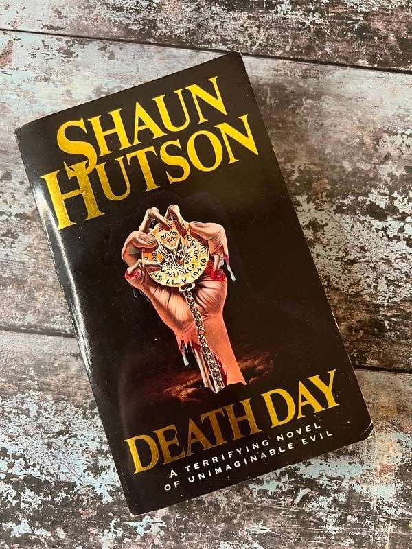SHUAN HUTSON: DEATH DAY - TIME WARNER - 2002 - Condition: Like New /Better Than Image Provided
