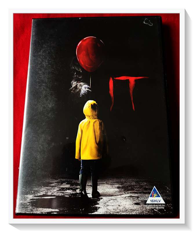 IT - Based on Stephen King Novel - Remake - DVD - Condition Very Good*