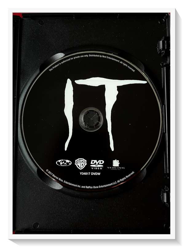 IT - Based on Stephen King Novel - Remake - DVD - Condition Very Good*