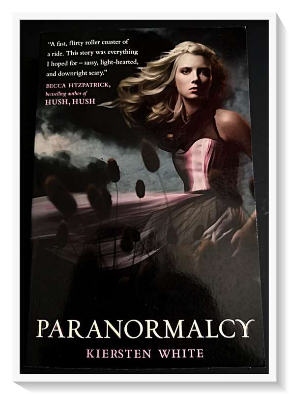 Kiersten White Paranormalcy - Softcover - Condition Like New Excellent