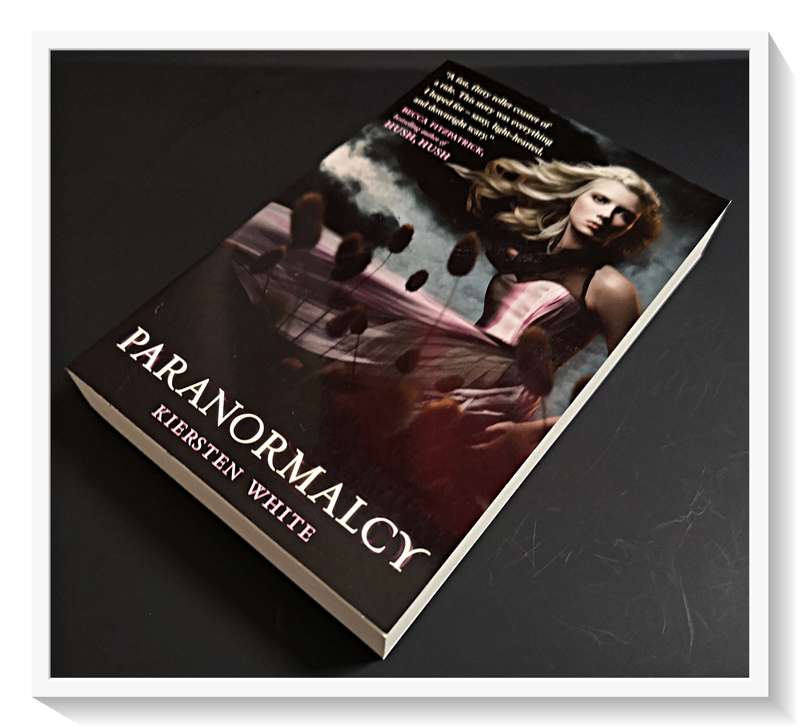 Kiersten White Paranormalcy - Softcover - Condition Like New Excellent