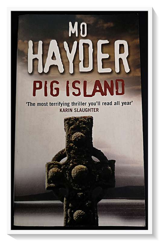 Mo Hayder - Pig Island - Standard Paperback - Book is in Excellent Condition - B+ to A