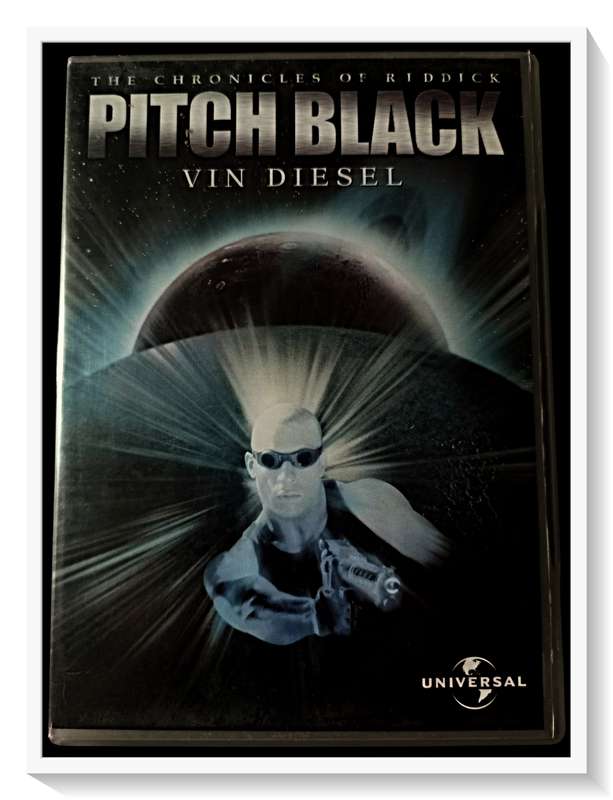 Pitch Black The Chronicles of Riddick Starring Vin Diesel Disc and Casing in Very Good Condition