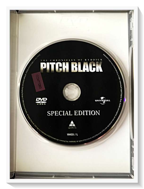 Pitch Black The Chronicles of Riddick Starring Vin Diesel Disc and Casing in Very Good Condition