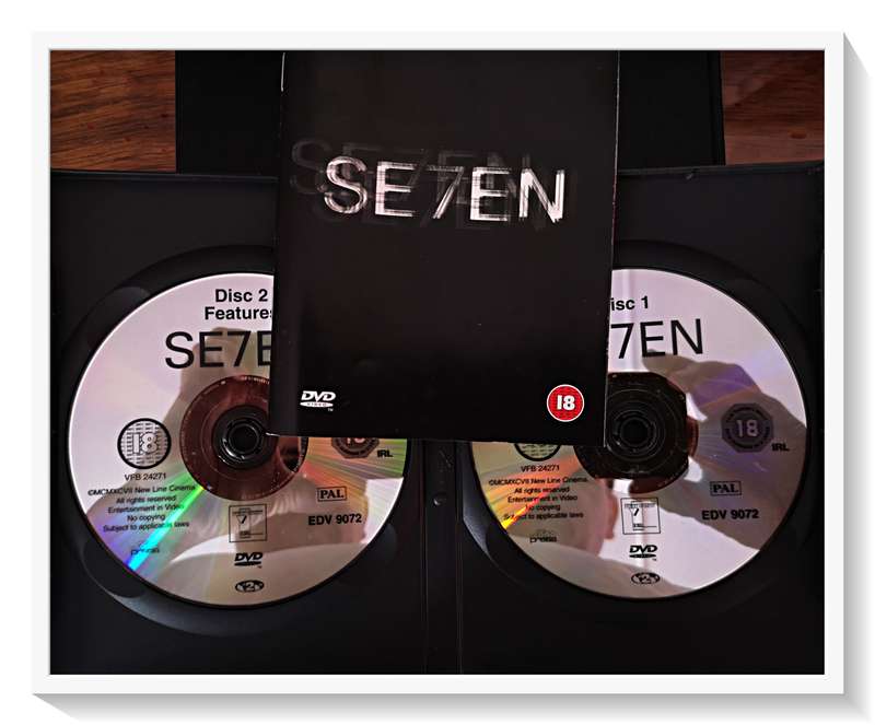 SEVEN - Cult Classic - Double Disc Bonus Features - Booklet, Disc & Casing in Excellent Condition*