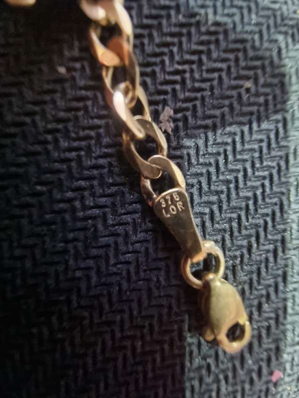 4.9g 9ct (375) solid gold scrap (Bracelet and charms)