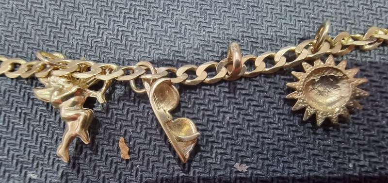 4.9g 9ct (375) solid gold scrap (Bracelet and charms)