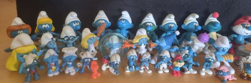 Lots of Smurfs
