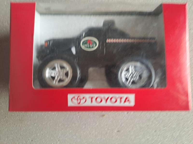 Yonezawa 1:40 25th Toyota hilux 4WD
