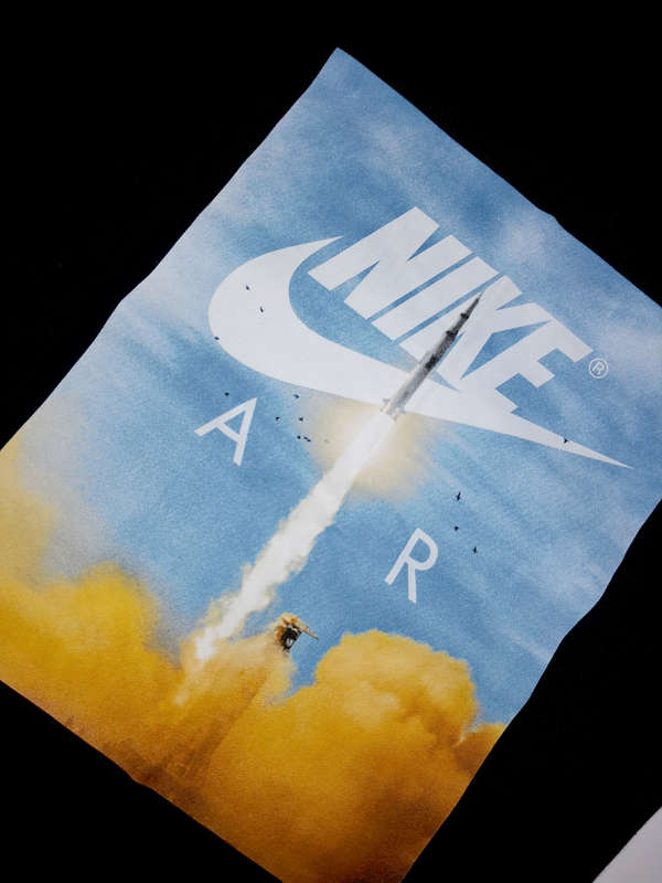 Men's NIKE (Rocket Launch) Graphic T-Shirt - XL
