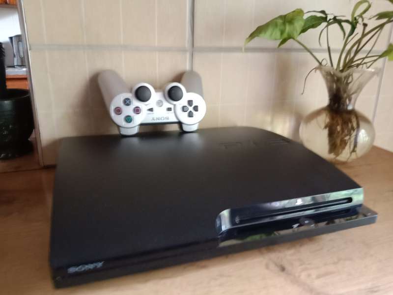 PS3 320 GB console