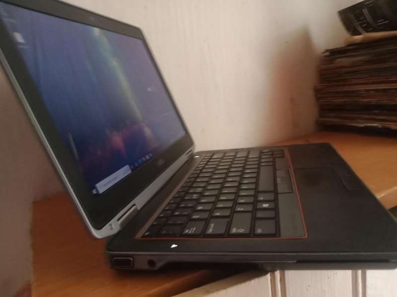 Dell latitude E6330 *faulty*