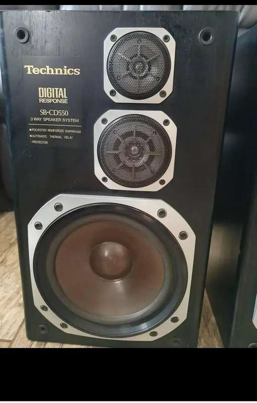 Vintage Technics SB CD 550 speakers