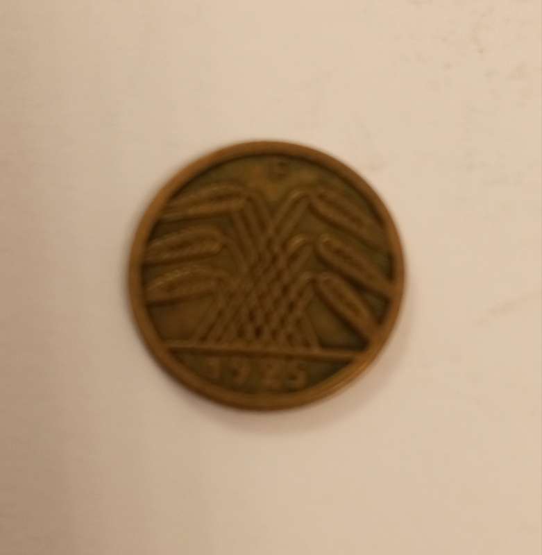 A Deutsche 1925 5 phenning coin
