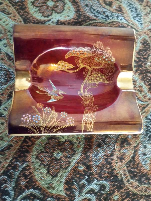 A fine Carlton ware rouge royal patterned ashtray