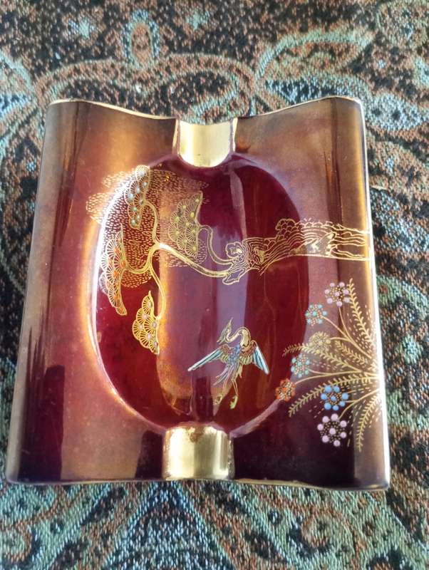 A fine Carlton ware rouge royal patterned ashtray
