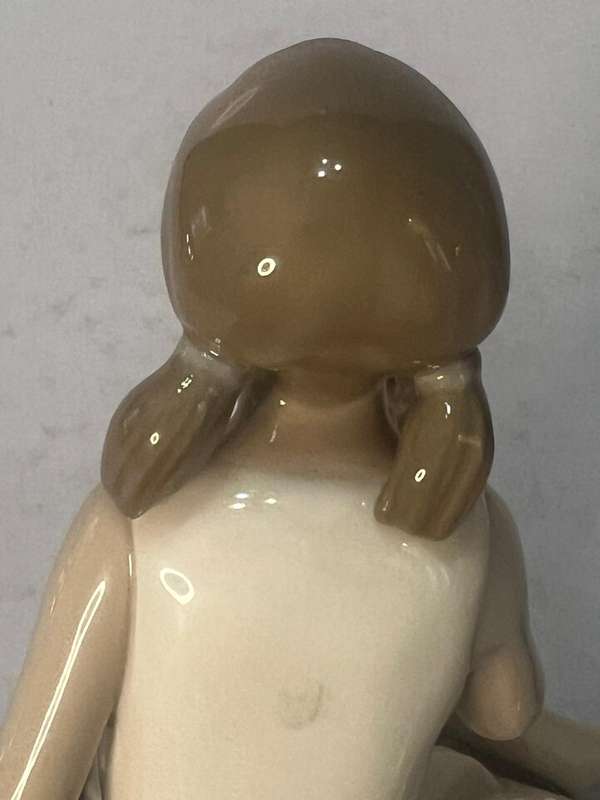 Vintage Spanish 1980s Lladro Nao Attentive Ballerina
