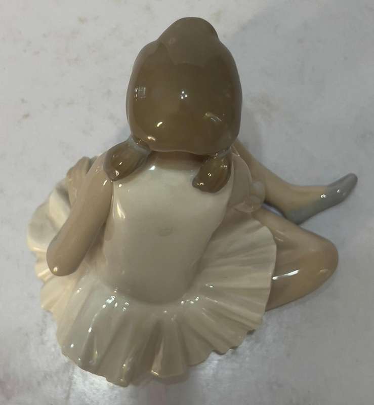 Vintage Spanish 1980s Lladro Nao Attentive Ballerina
