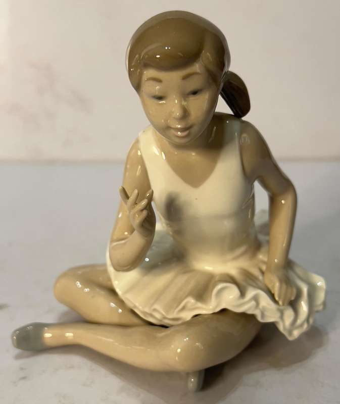 Vintage Spanish 1980s Lladro Nao Attentive Ballerina