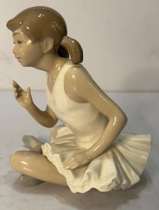 Vintage Spanish 1980s Lladro Nao Attentive Ballerina